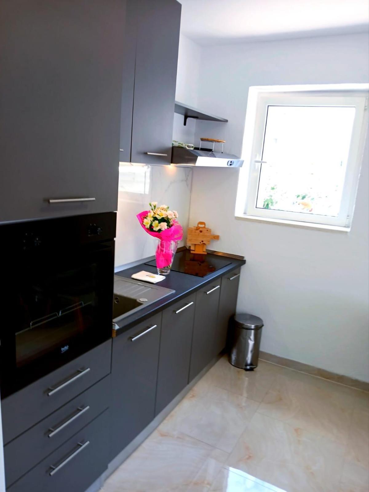 Apartmani Kike Makarska Ngoại thất bức ảnh